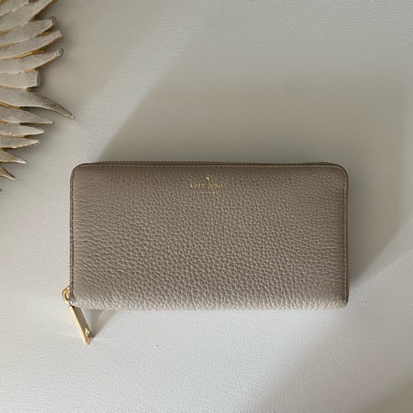 KATE SPADE grey street clock tower 078 neda wallet - Picture 1 of 14